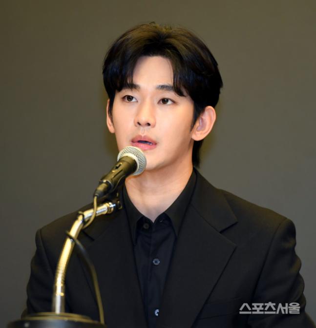 김수현 측, 허위사실 반박 "피의자 부지석" 김수현 측이 주목한...