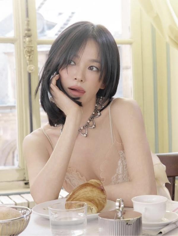송혜교 크로아상 한입 먹방, 고현정도 '좋아요' 누른 역대급...