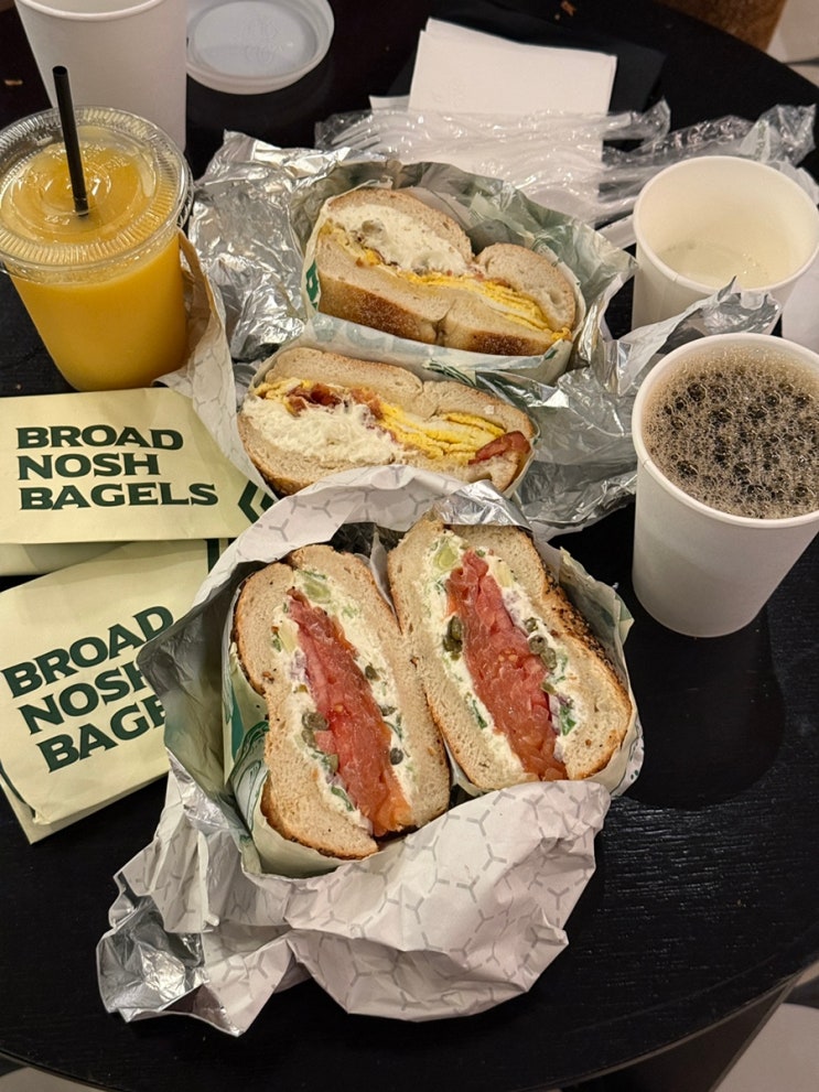 뉴욕에서 연어 베이글만 노린 사람의 후기 — Broad Nosh, Russ & Daughters,....