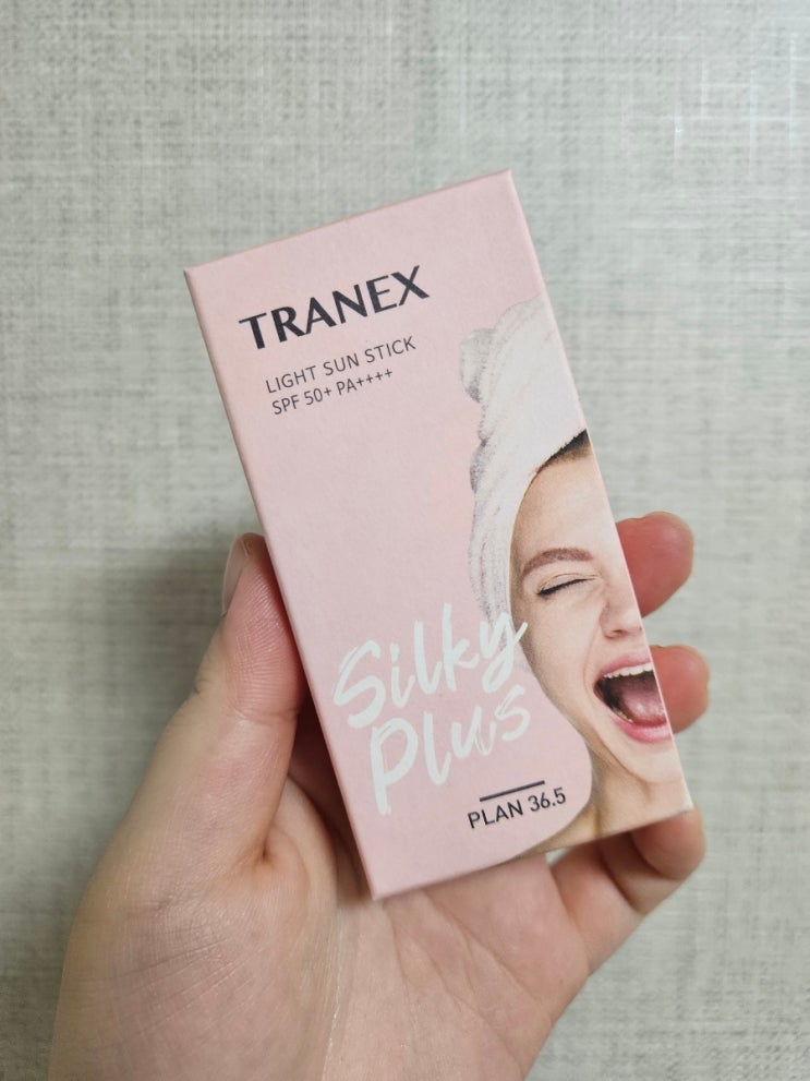 트라넥스 라이트 선스틱 백탁없는 비건선크림 예민한 피부에도 너무 잘 맞아