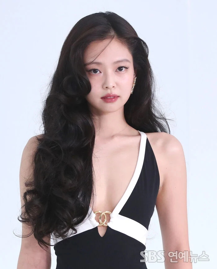 제니 포토월 인간 명품 비주얼, 퐁피두센터 행사에서 주목된 이유