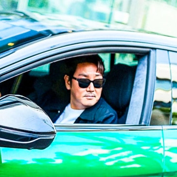 "소년범 논란 이후 은퇴..." 강남서 포착된 조진웅의 억대 SUV, 대체 무슨 차?