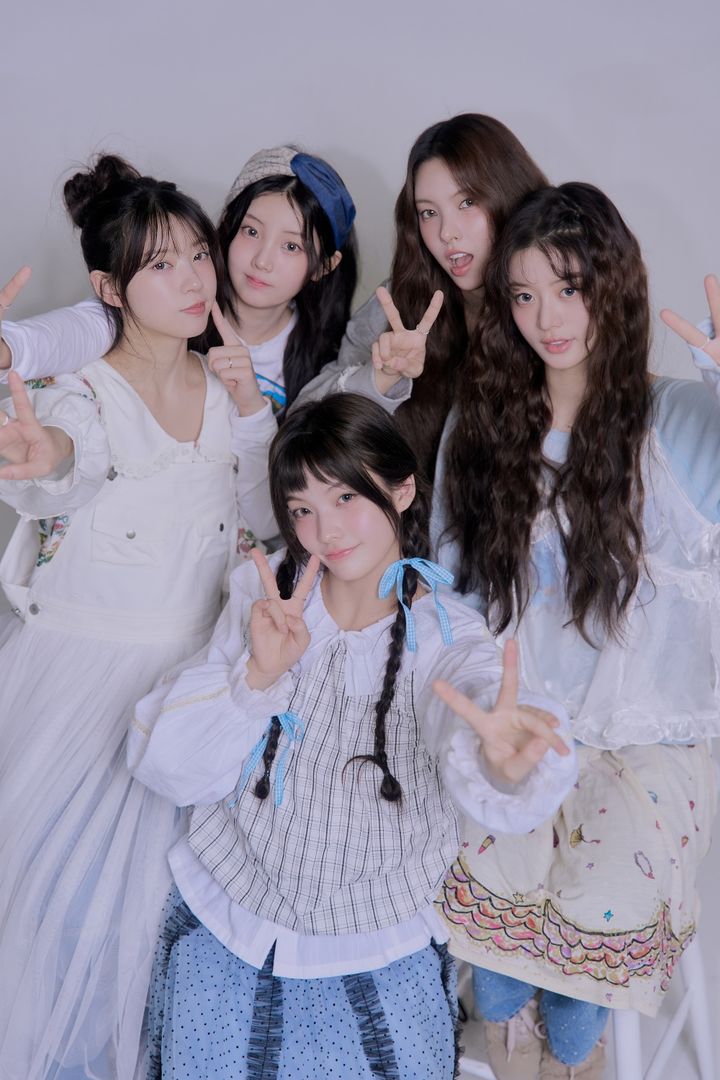 아일릿, 모카 복귀 5인 완전체 마지막 무대에서 다시 만난 5인
