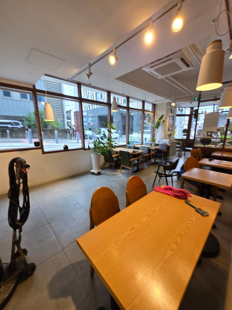 [제주 카페 청소] 제주시 연동 15평 매장 가구 싹 옮기고 바닥 기계 세척 후기! : 네이버 블로그
