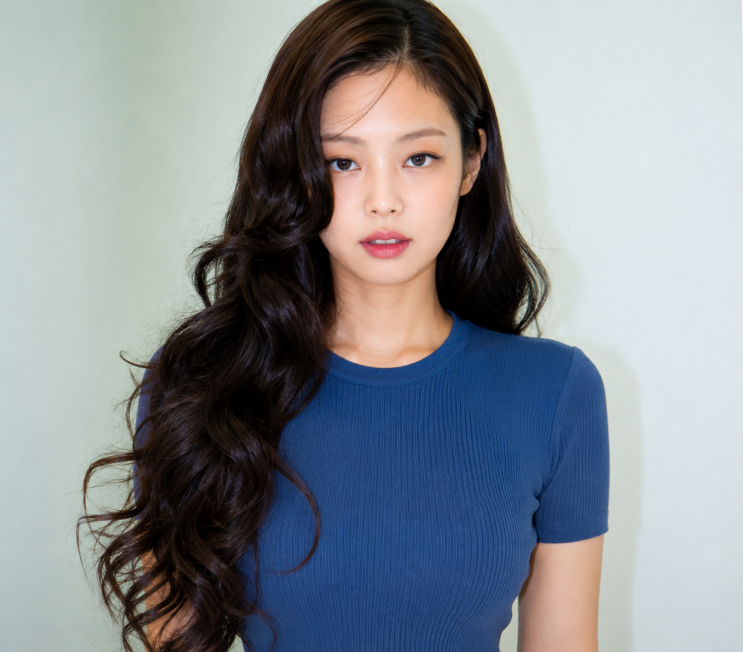 블랙핑크 제니, 또 레전드 찍었다…파격 드레스 화제