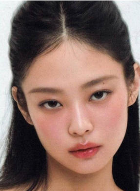 제니 샤넬 크루즈쇼 애프터파티 룩, 브라톱에 트위드 입었더니...