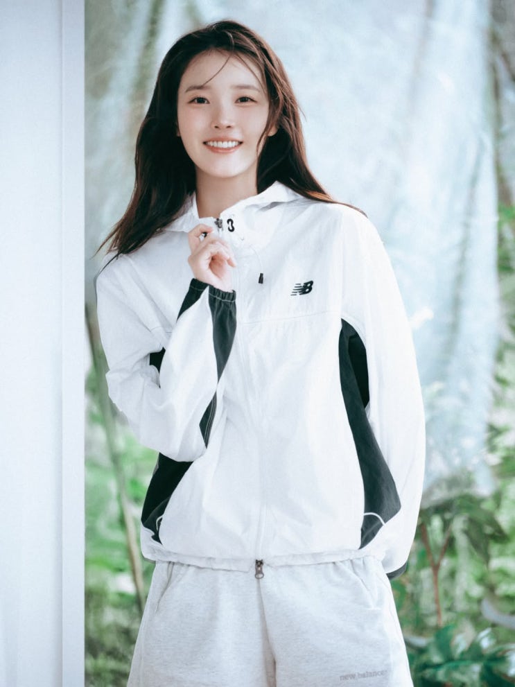 아이유 뉴발란스 2026 SS시즌 비주얼 화보 공개