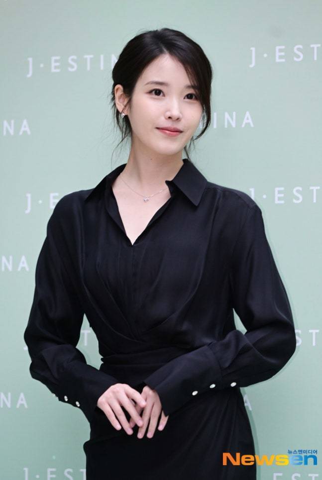 아이유, 잠실 스벅 선결제 테러, 정치 논란에 소환된 선행