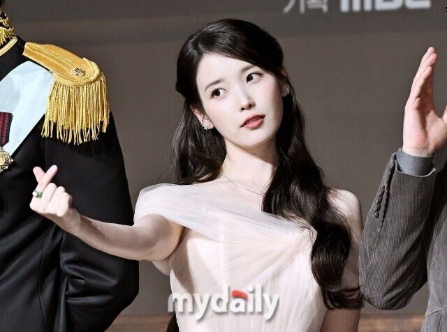 아이유 SNS에 “잠실 시위대 선결제 해달라” 요청 쇄도...