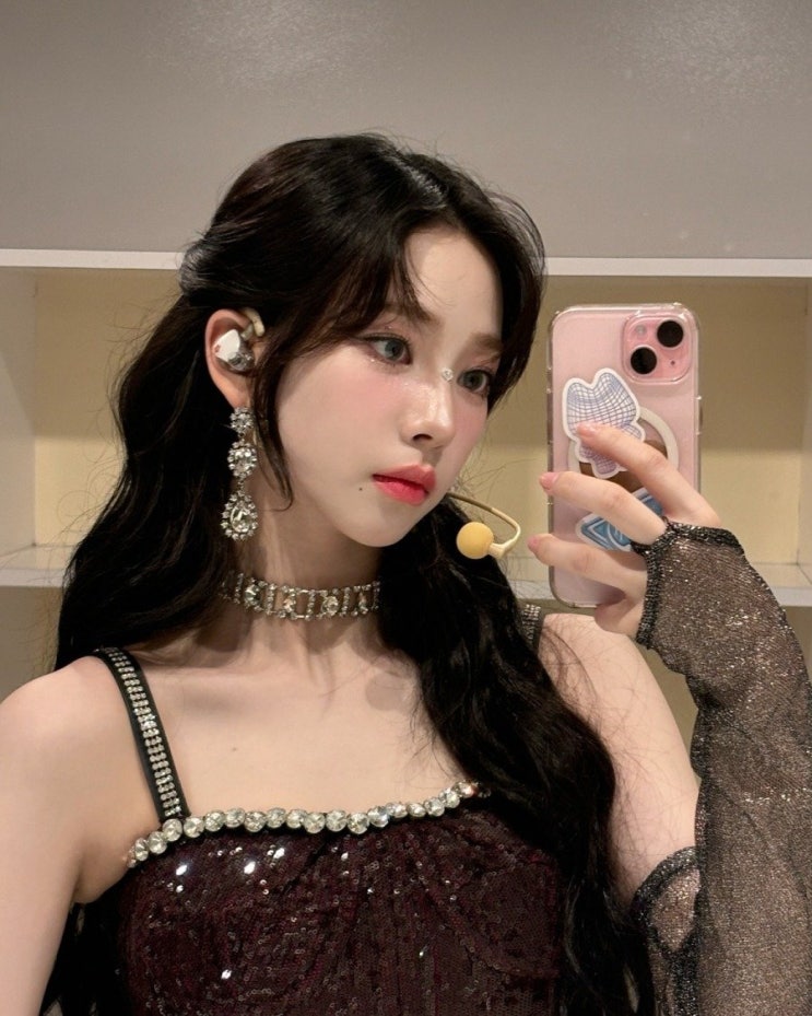 마음을 설레게 만드는 입덕 유발자 에스파 카리나 침대위...