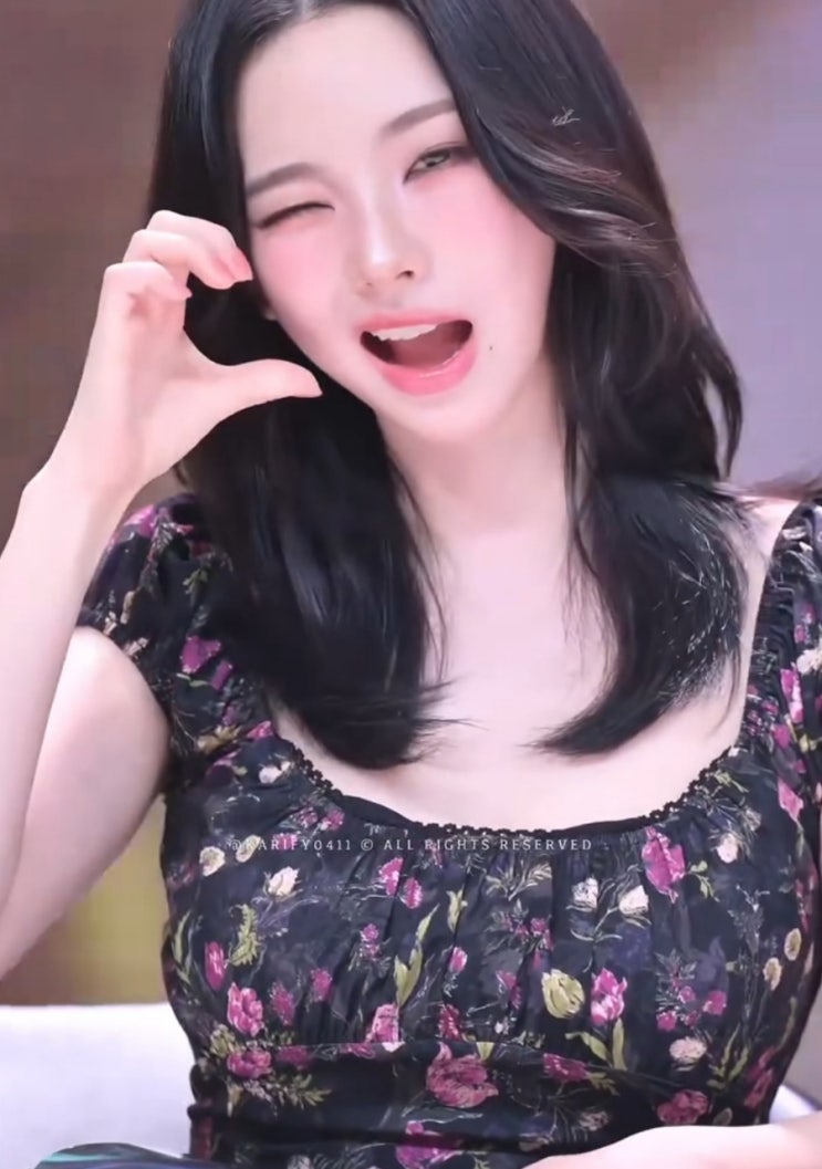 묵직하게 한방 먹이는 애교 윙크 ㅗㅜㅑ 팬서비스하는 에스파...