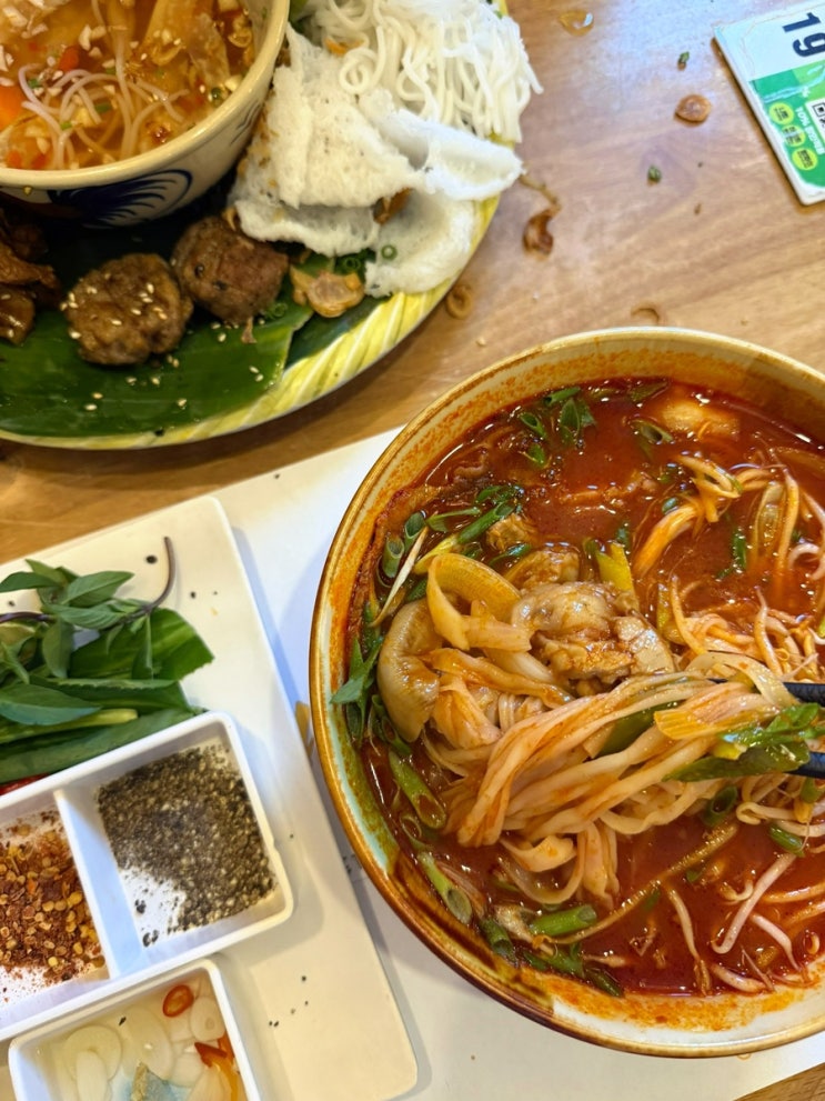 다낭 한시장 맛집 냐벱 후기, 분짜와 매운 곱창 쌀국수 먹어봤어요.