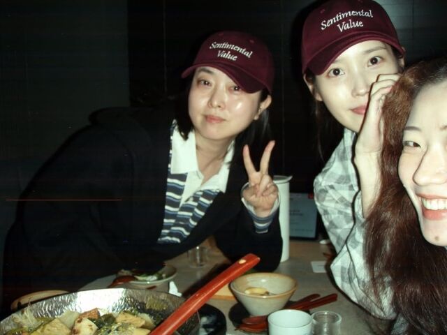 아이유, 밝은 미소 근황 공개, 논란 속에서도 변함없는 일상