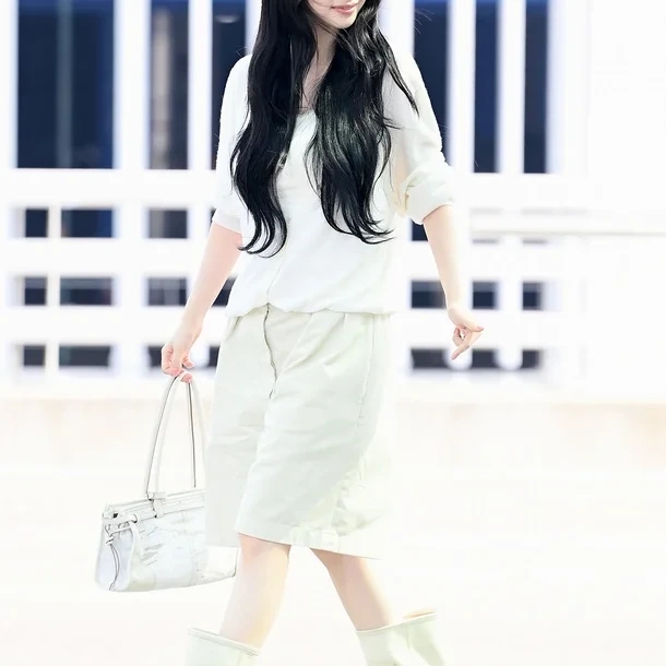 에스파 카리나 공항 패션 속 '찡그린 표정' 해명, 알고 보니...