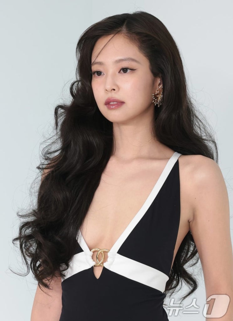 제니 드라큘라 빌보드 10위? 묻혀있던 곡 살려낸 역주행 전말