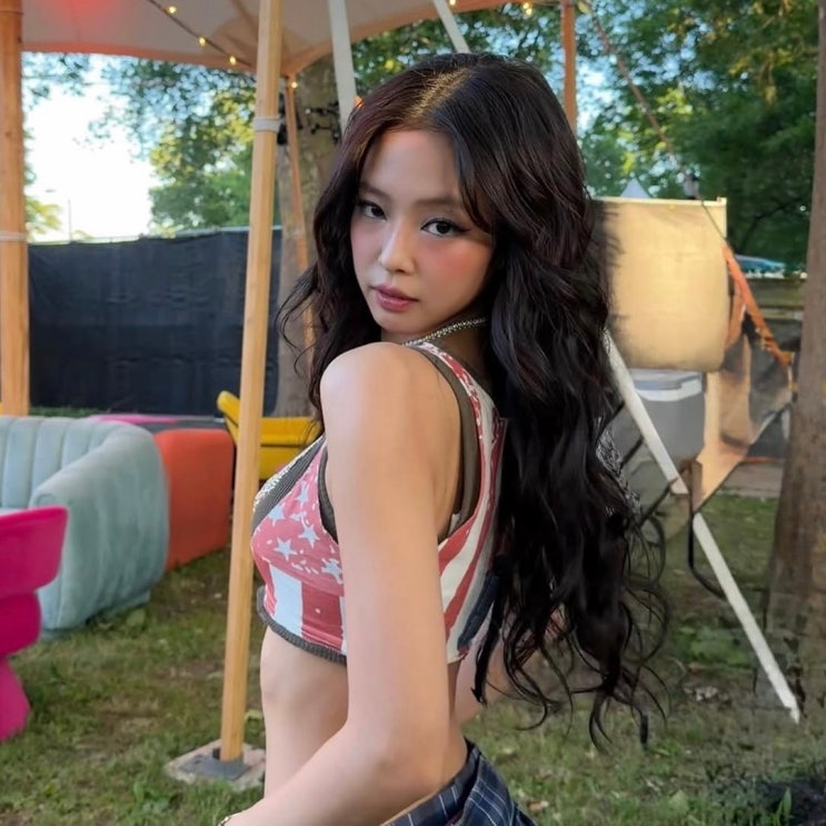 오늘자 또 레전드 경신한 제니 야외 무대 비주얼