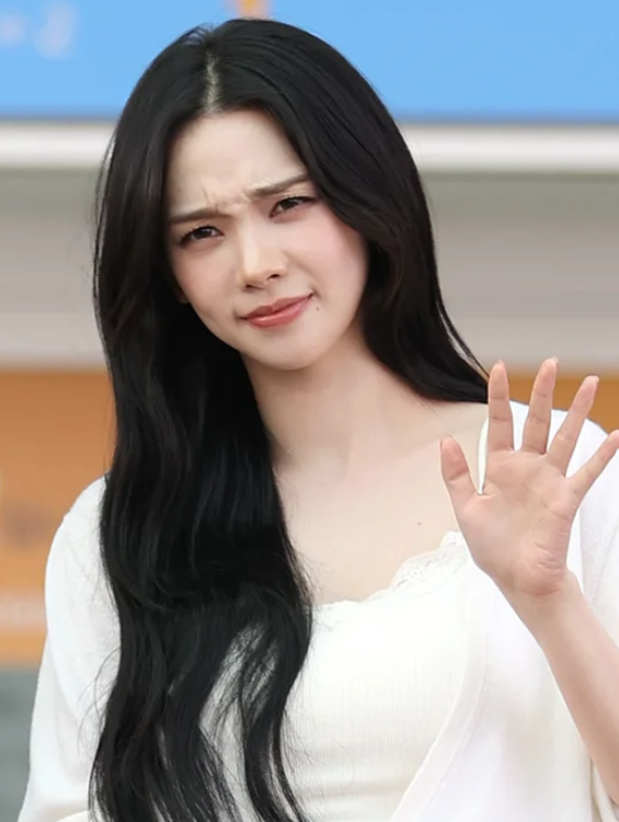 에스파 카리나 공항서 인상 쓴 진짜 이유 해명 "태도 논란...