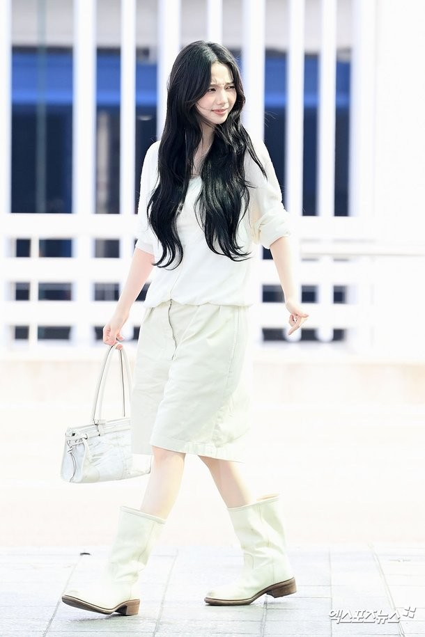 카리나 인상 팍팍 공항 사진 알러지 때문 해명