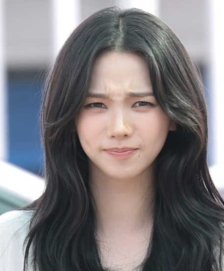 카리나, 공항서 '인상 썼다?논란?' 표정 안좋았던 웃픈 사연과...