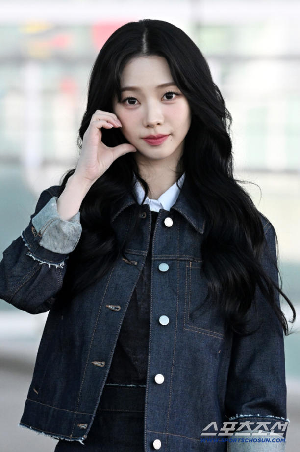 카리나, 출국길 '인상 팍' 쓴 사진 확산에 "알레르기 때문에...