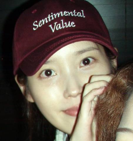 '대군부인' 논란 딛고…아이유, 전고운 감독·심달기와 5년...