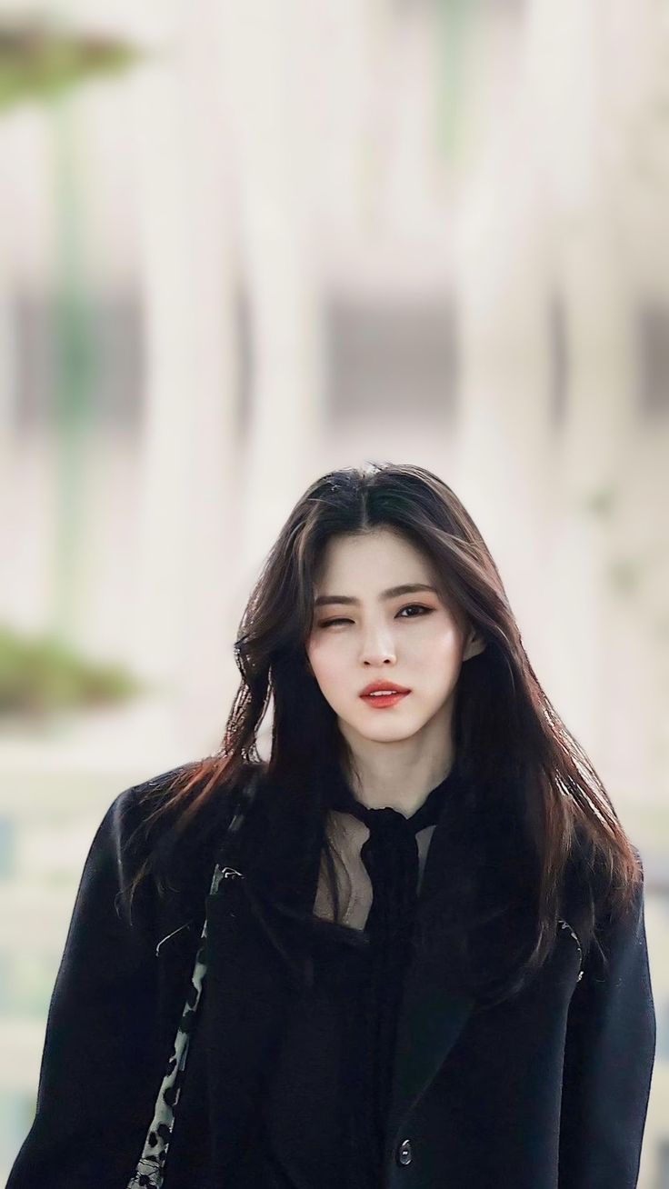 독보적 퇴폐미의 대명사에서 거침없는 솔직함의 아이콘으로...