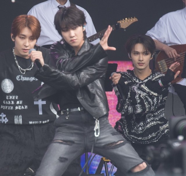 세븐틴의 새로운 유닛 'V8' 티저 영상은 로드무비풍 신곡의...