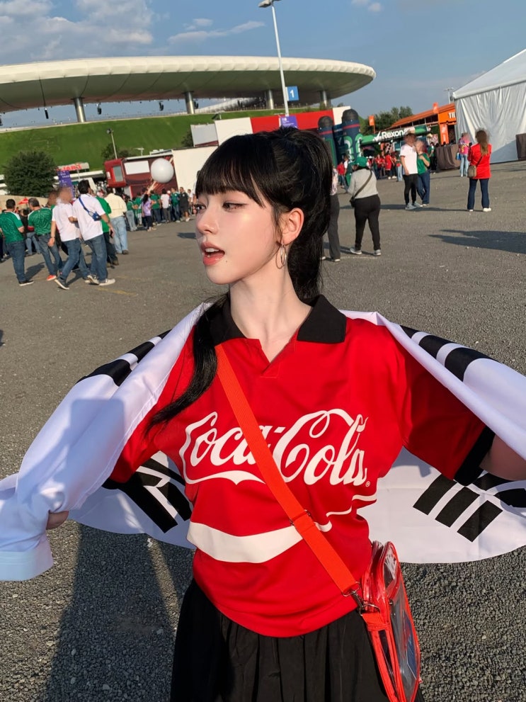 카리나 월드컵 직관 비주얼이 뭔데… 붉은 유니폼에 이...