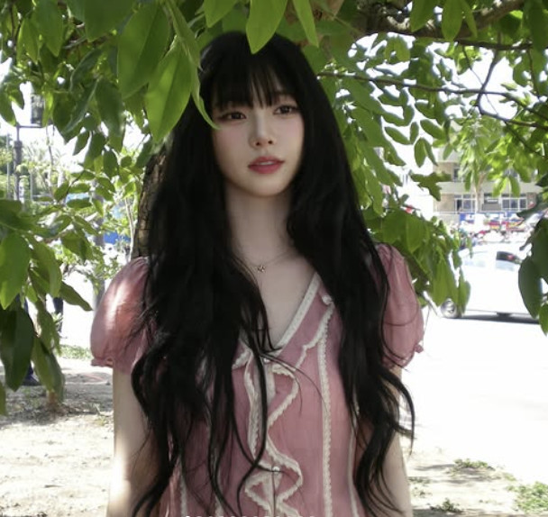"첫사랑인 줄 알았잖아"... 카리나 사진 한 장에 팬들이...