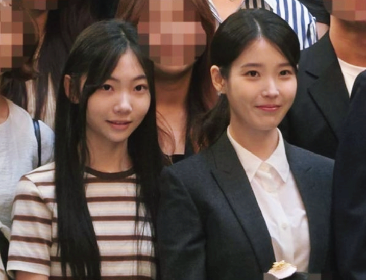 아이유, 경호원 결혼식서 축가 열창... ‘블루밍’으로 전한...