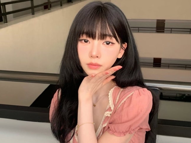 카리나 AI 미모 청순 비주얼 돋보이는 싱그러운 여름날의 일상...