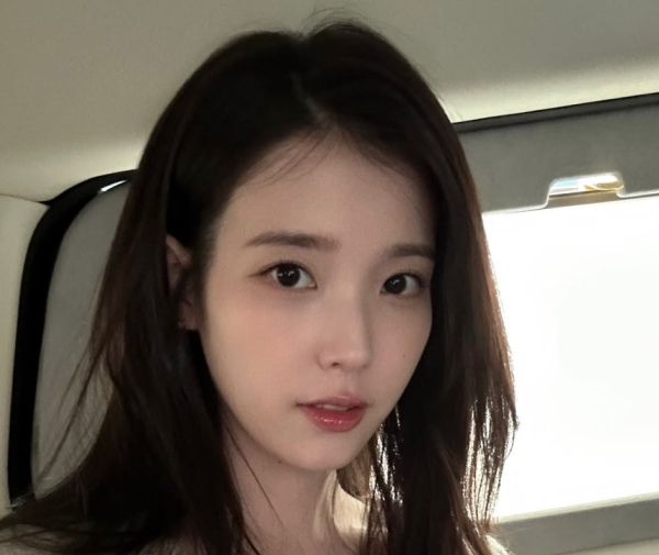 아이유 경호원 결혼식 축가, '블루밍'으로 의리 지켰다