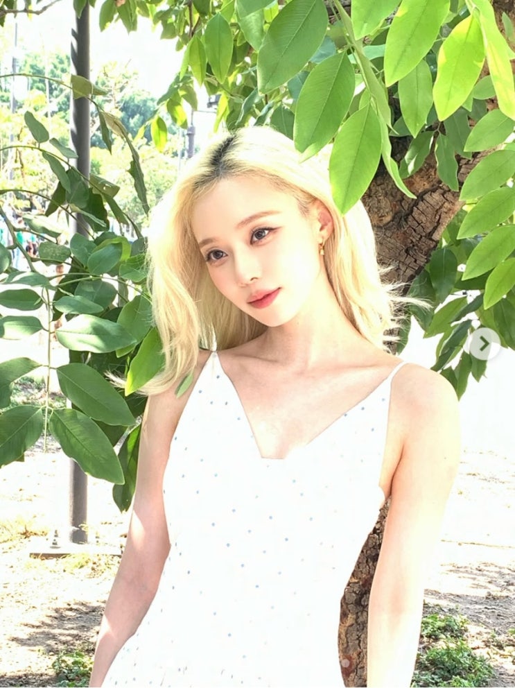 에스파 윈터 인스타 업데이트, 금발에 화이트 원피스 청순...