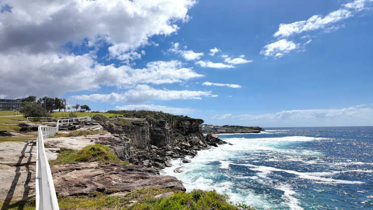 쿠지 해변(Coogee Beach)에서 본다이 비치(Bondi Beach)까지 시원하게 걷기