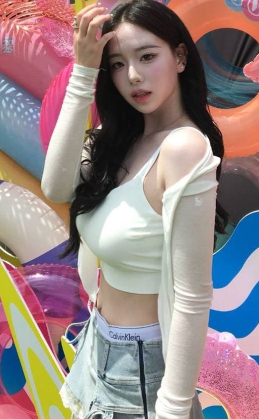 권은비도 밀어냈다? 워터밤 여신 투표 1위 차지한 21세 차세대 유망주의 정체! 트리플에스(trip....