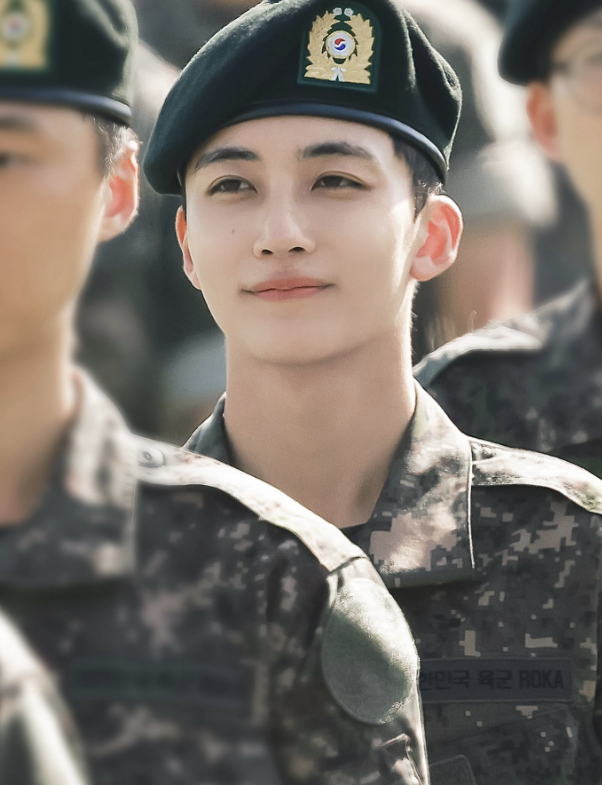 '세븐틴 첫 군필 멤버' 정한, 오늘 소집해제! 1년 9개월 만에...