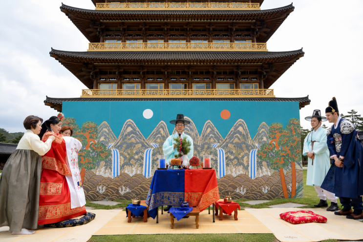 경주 황룡원 앞마당에서 진행한 품격 있는 야외 전통혼례
