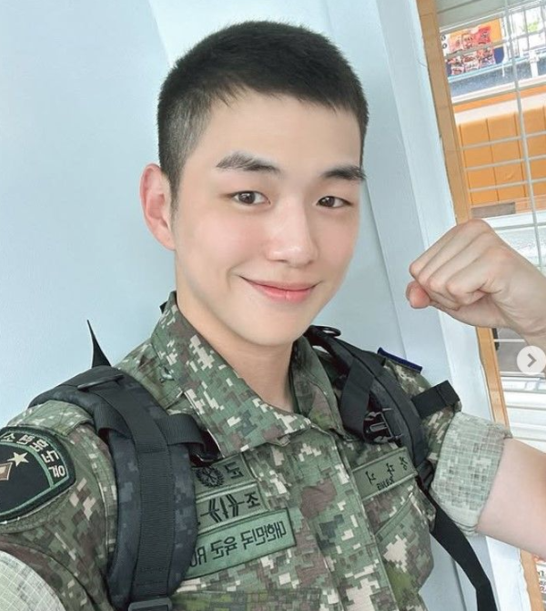 강다니엘 군대 근황, 벌크업에 분위기까지 달라졌다