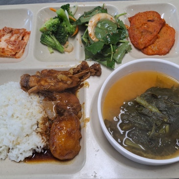 화성·평택·수원·용인 구내식당 위탁급식 추천 직원 만족도를 높이는 인기 식단 공개 대표 이미지