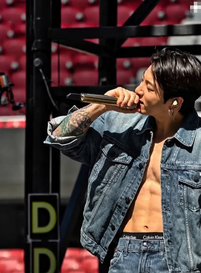 정국 마드리드 명품 복근 팬서비스 “떠나고 싶지 않아요”