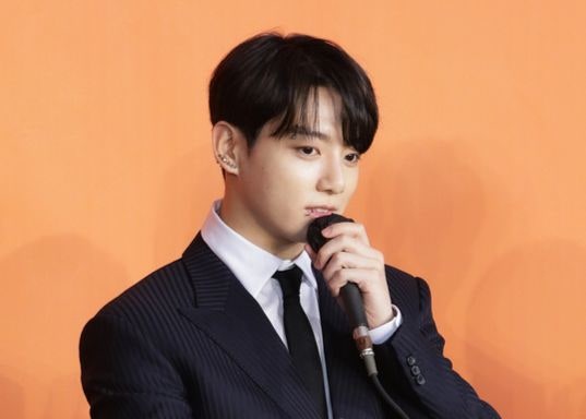 BTS 정국, "결혼해줘"라는 팬들의 부탁에 "아직 결혼 생각은 없다"