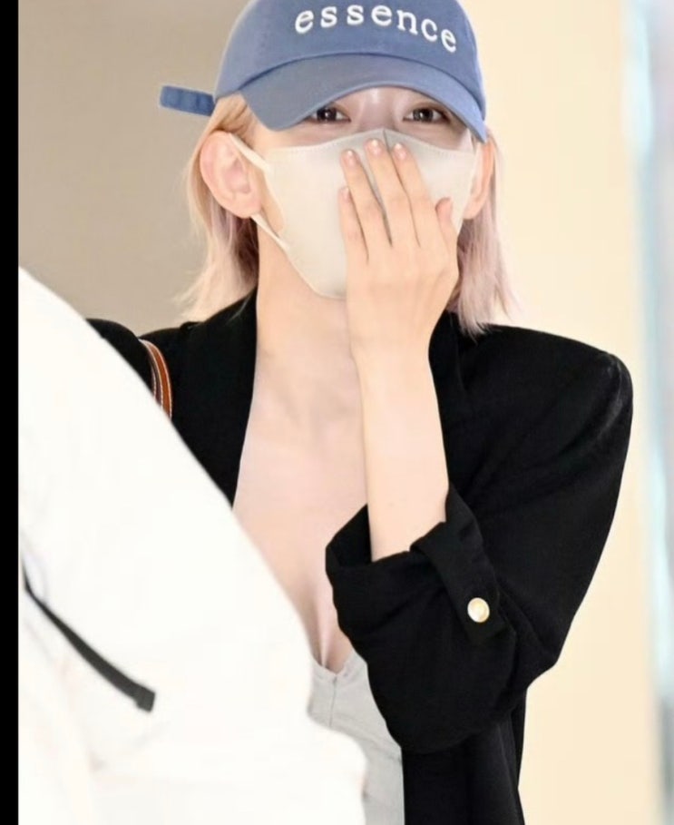 르세라핌 사쿠라 공항패션, 가려도 가려지지 않는 섹시미...