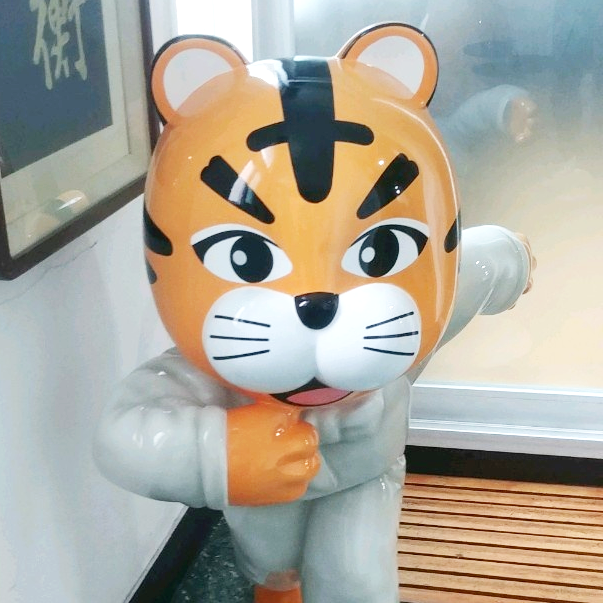 조형물 FRP 제작 시 장점과 단점이 무엇일까요?