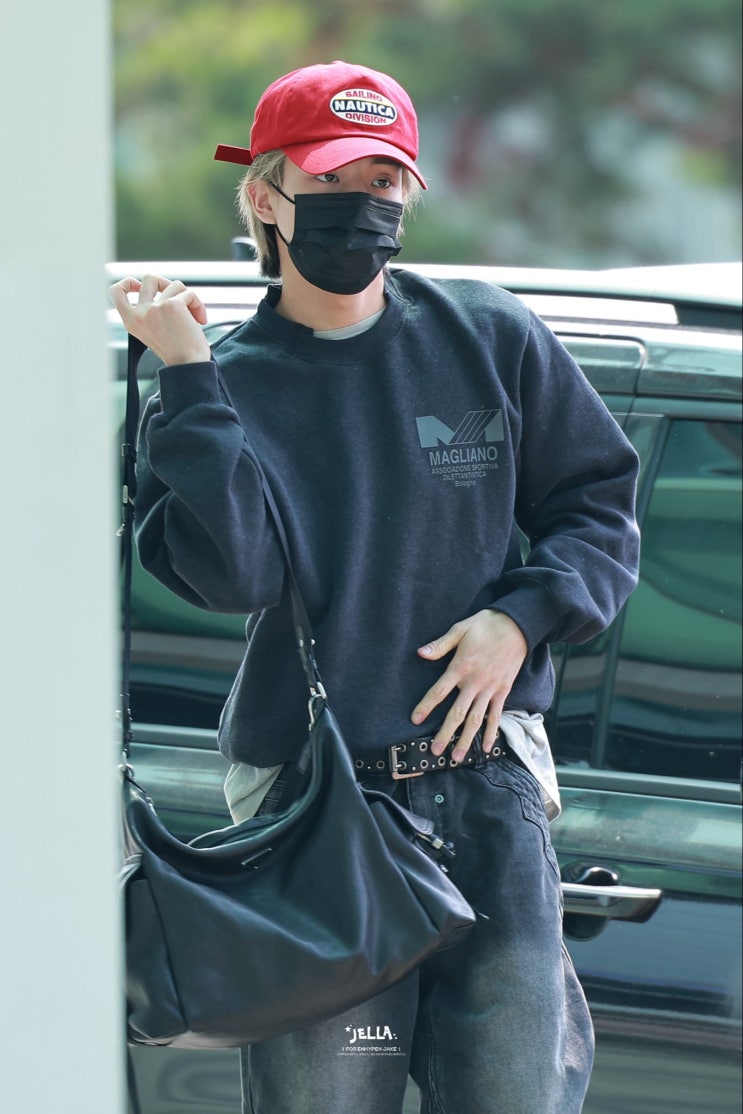 엔하이픈 제이크가 선택한 노티카 레트로 패치 버건디 볼캡...