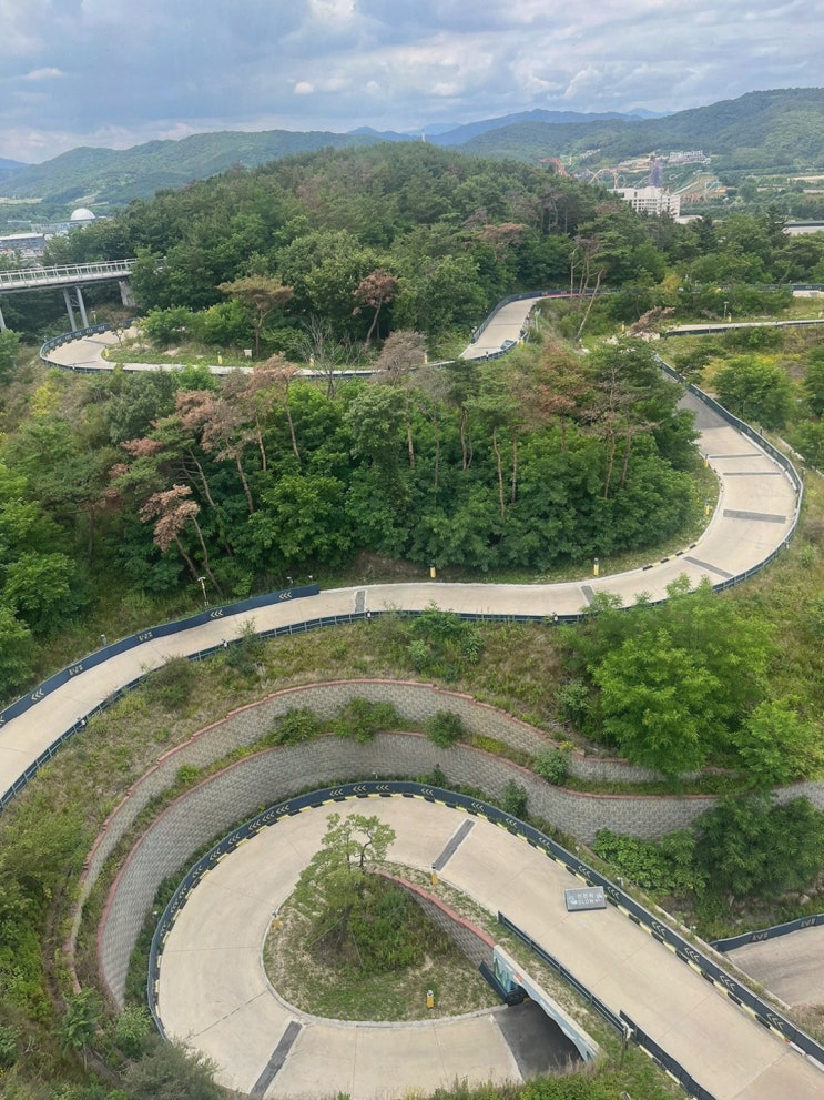 [경주 관광리뷰] 경주루지월드, 리프트서 코스 먼저보고 스릴 업!