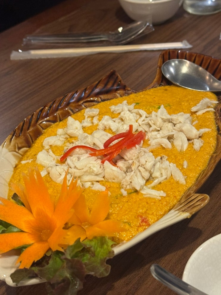 태국 치앙마이 뿌팟퐁커리 맛집 님만해민 쿤머퀴진 에어컨 있어요
