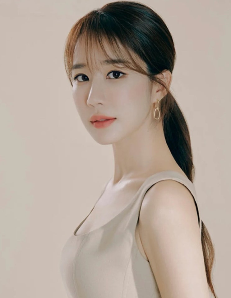 배우 유인나 프로필, 꿀보이스 써니의 독보적인 매력 속으로