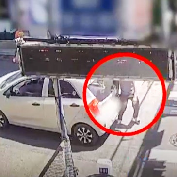 "차에 일부러 몸 던져..." 후진 차량 노린 보험사기, CCTV에 딱 걸렸다!
