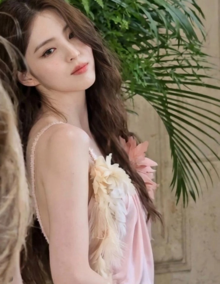 어제자 외국 모델도 이긴 한소희 패션