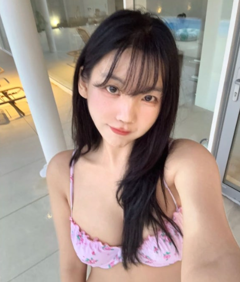 레이나, 확 달라진 비주얼로 공개한 비키니 근황